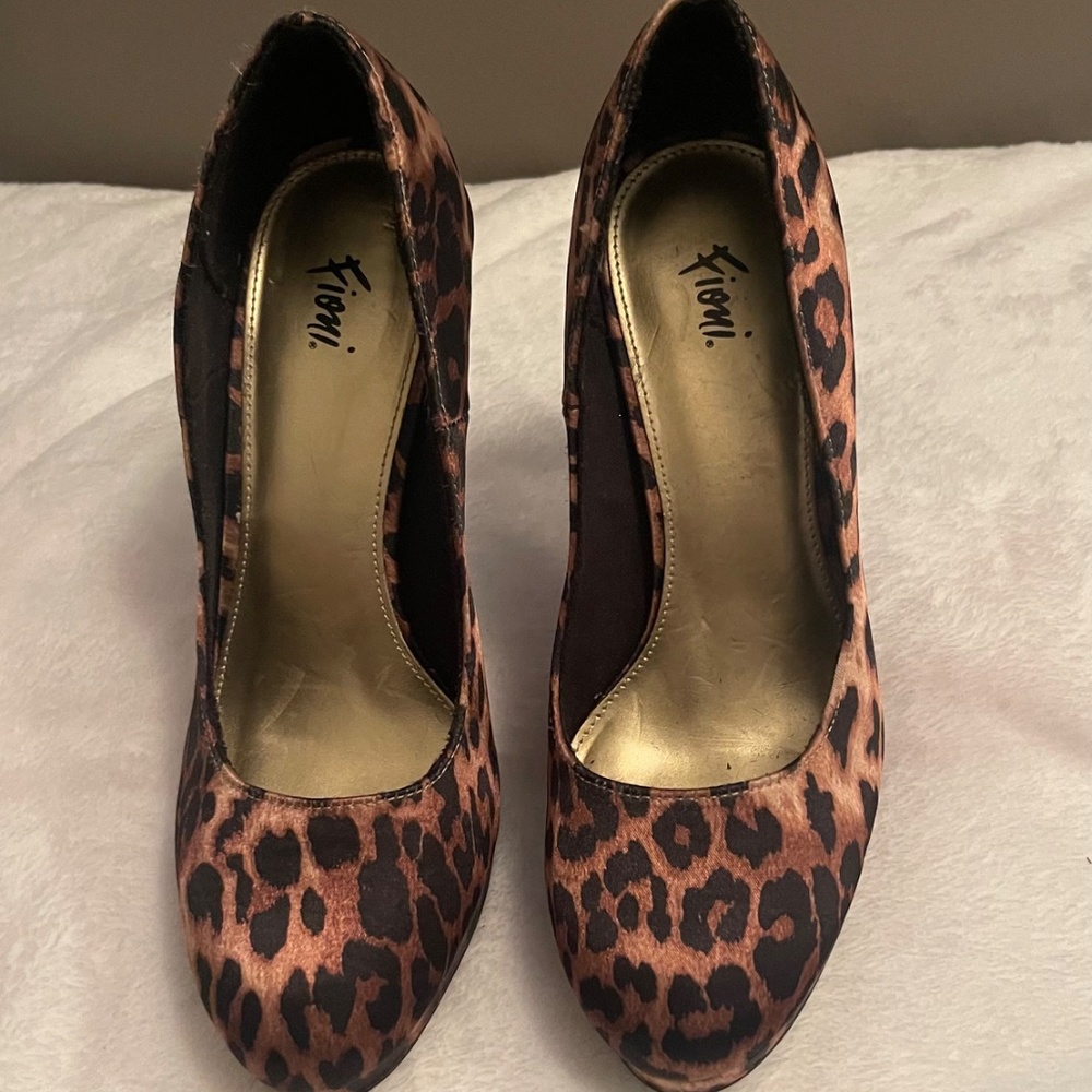 Shoes - Picture 4 of 5